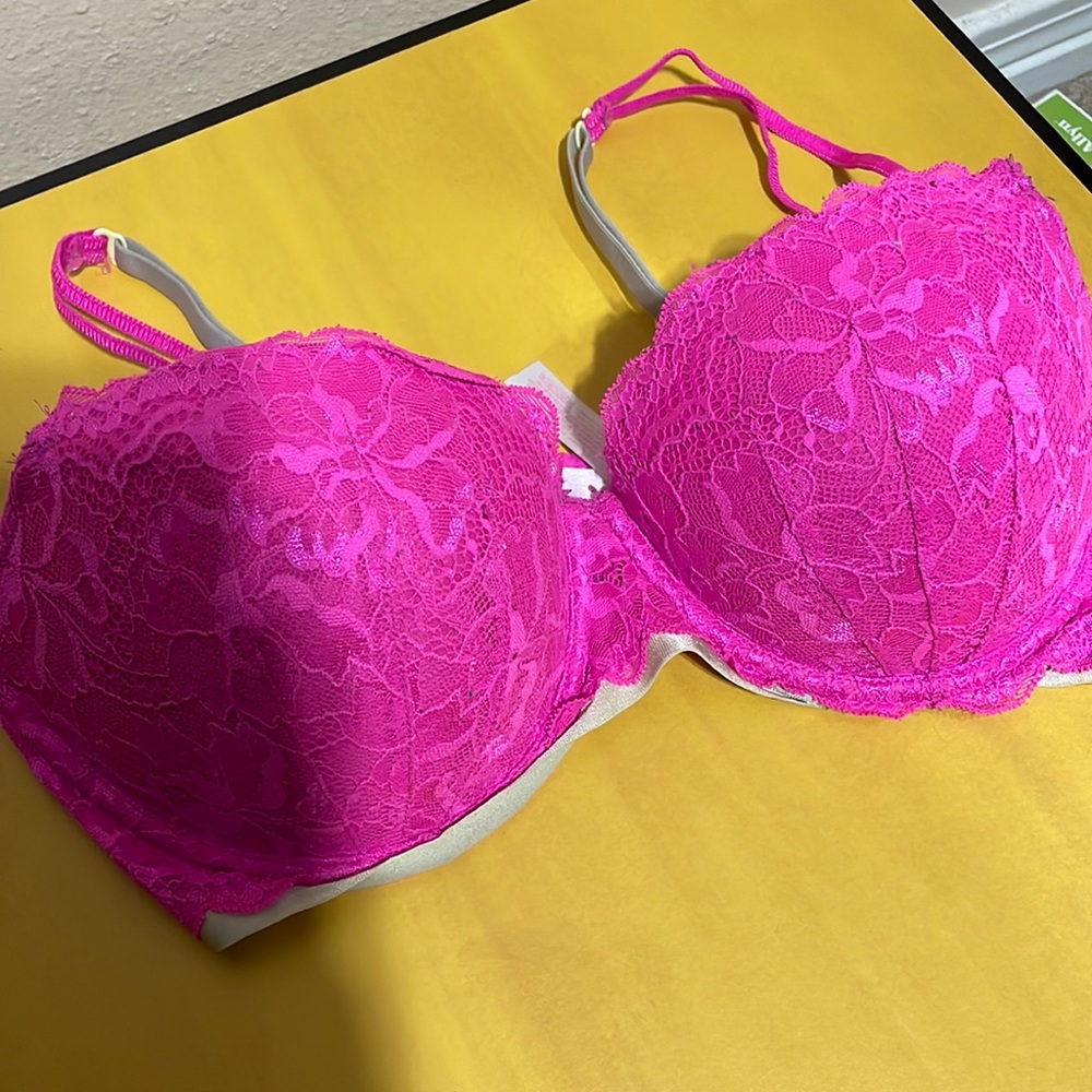 Victoria’s Secret pink bra 36D